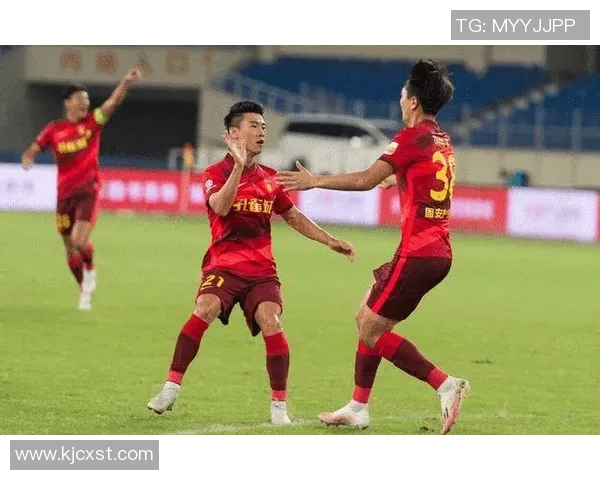 南京足球队以53分领跑总决赛积分榜展现强劲实力