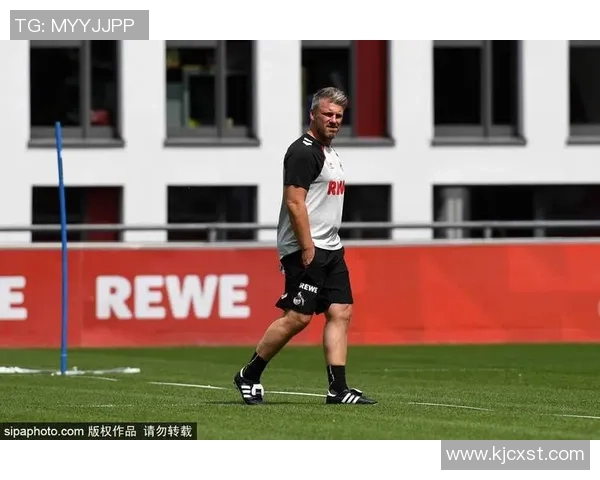 穿16号球衣的足球明星们如何在赛场上展现个人魅力与团队精神 穿16号球衣的足球明星们如何在赛场上展现个人魅力与团队精神