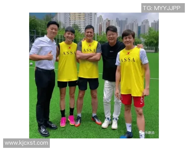 香港足球明星队员齐聚贵州展现风采助力地方足球发展 香港足球明星队员齐聚贵州展现风采助力地方足球发展