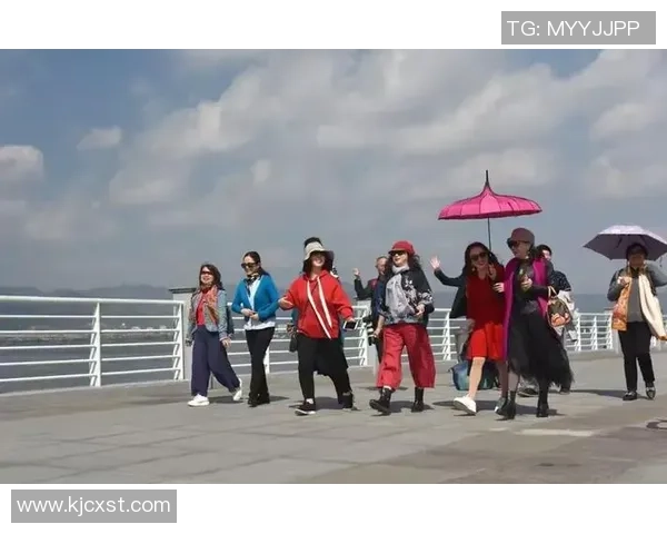 足球明星背影魅力展现女性风采的独特瞬间与动人故事 足球明星背影魅力展现女性风采的独特瞬间与动人故事